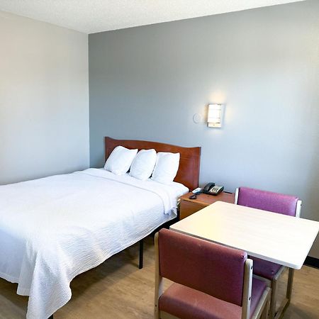 Super 7 Motel Coralville Εξωτερικό φωτογραφία