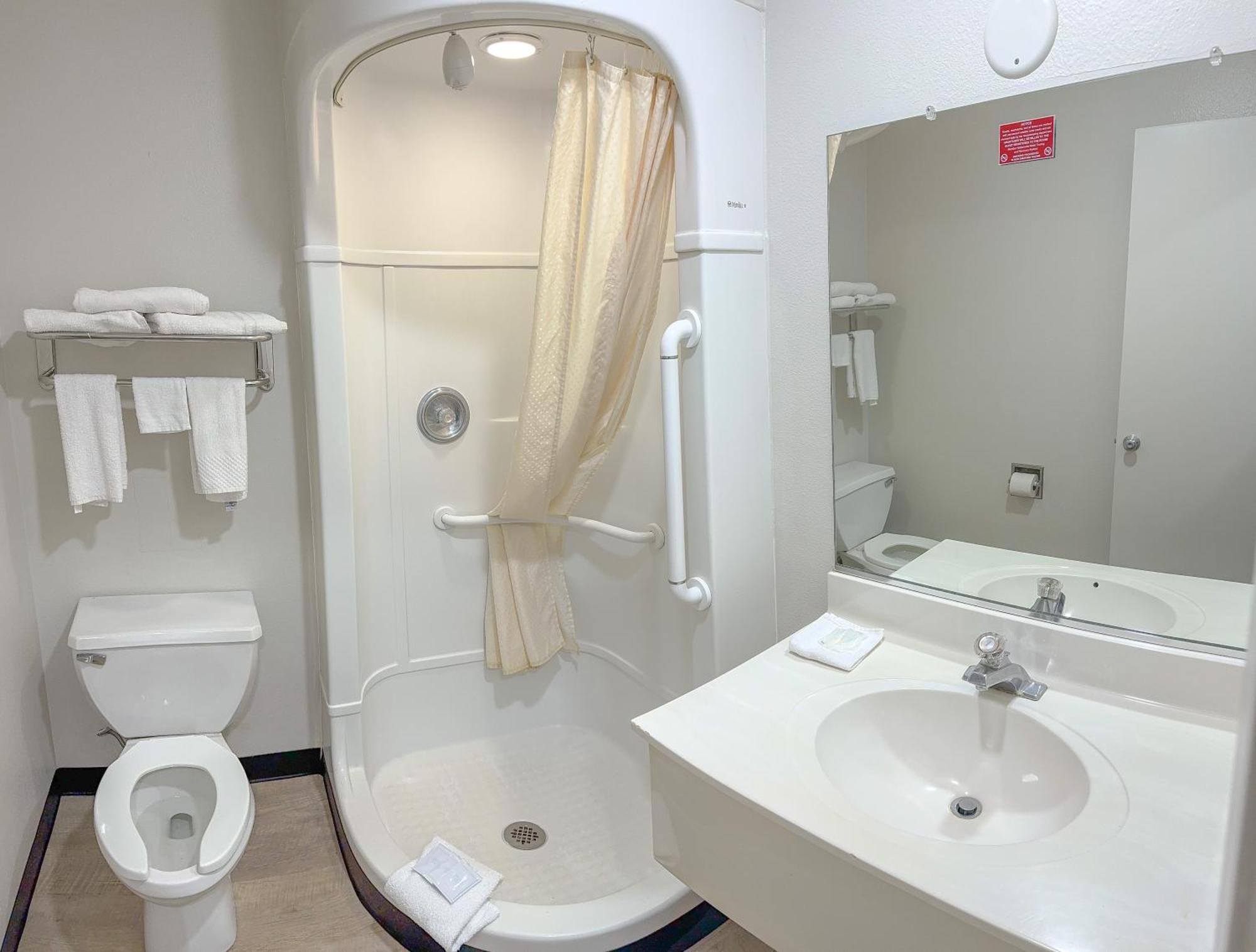 Super 7 Motel Coralville Εξωτερικό φωτογραφία