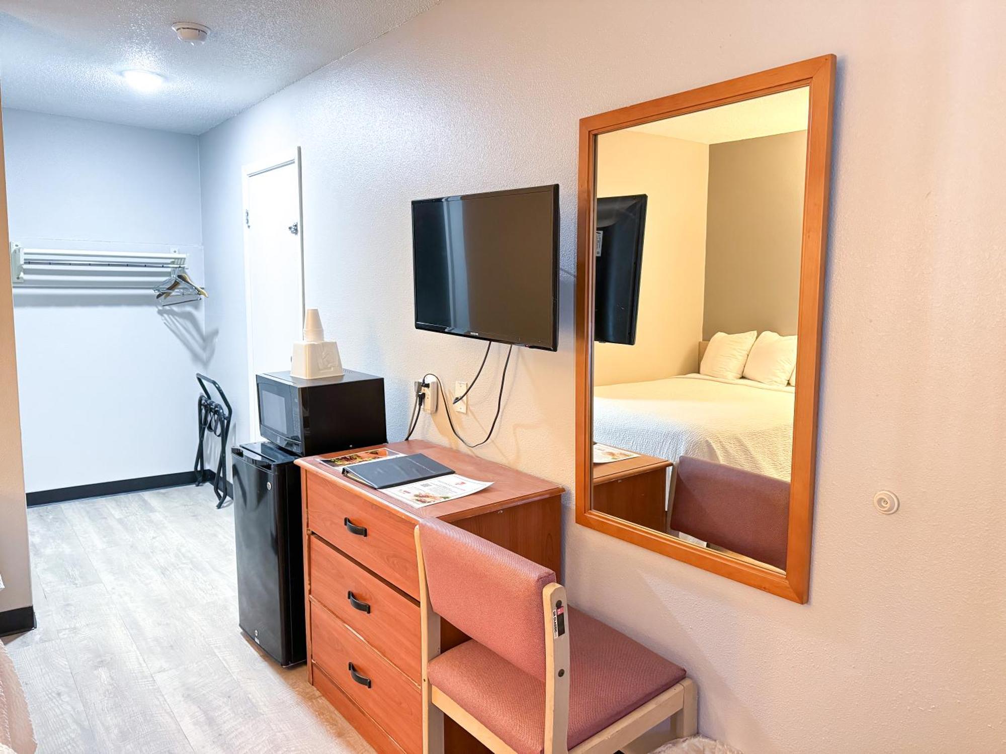 Super 7 Motel Coralville Εξωτερικό φωτογραφία