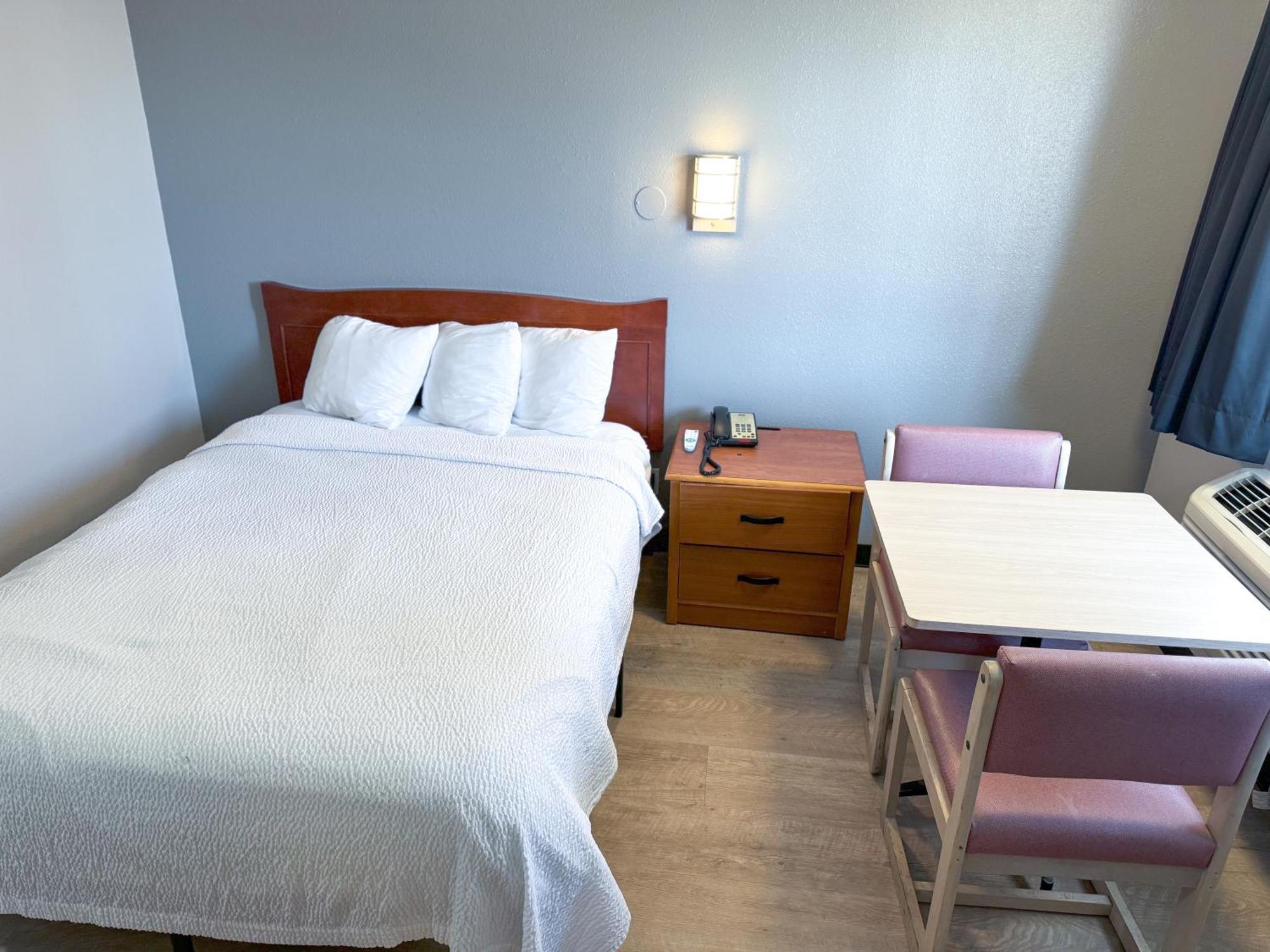Super 7 Motel Coralville Εξωτερικό φωτογραφία