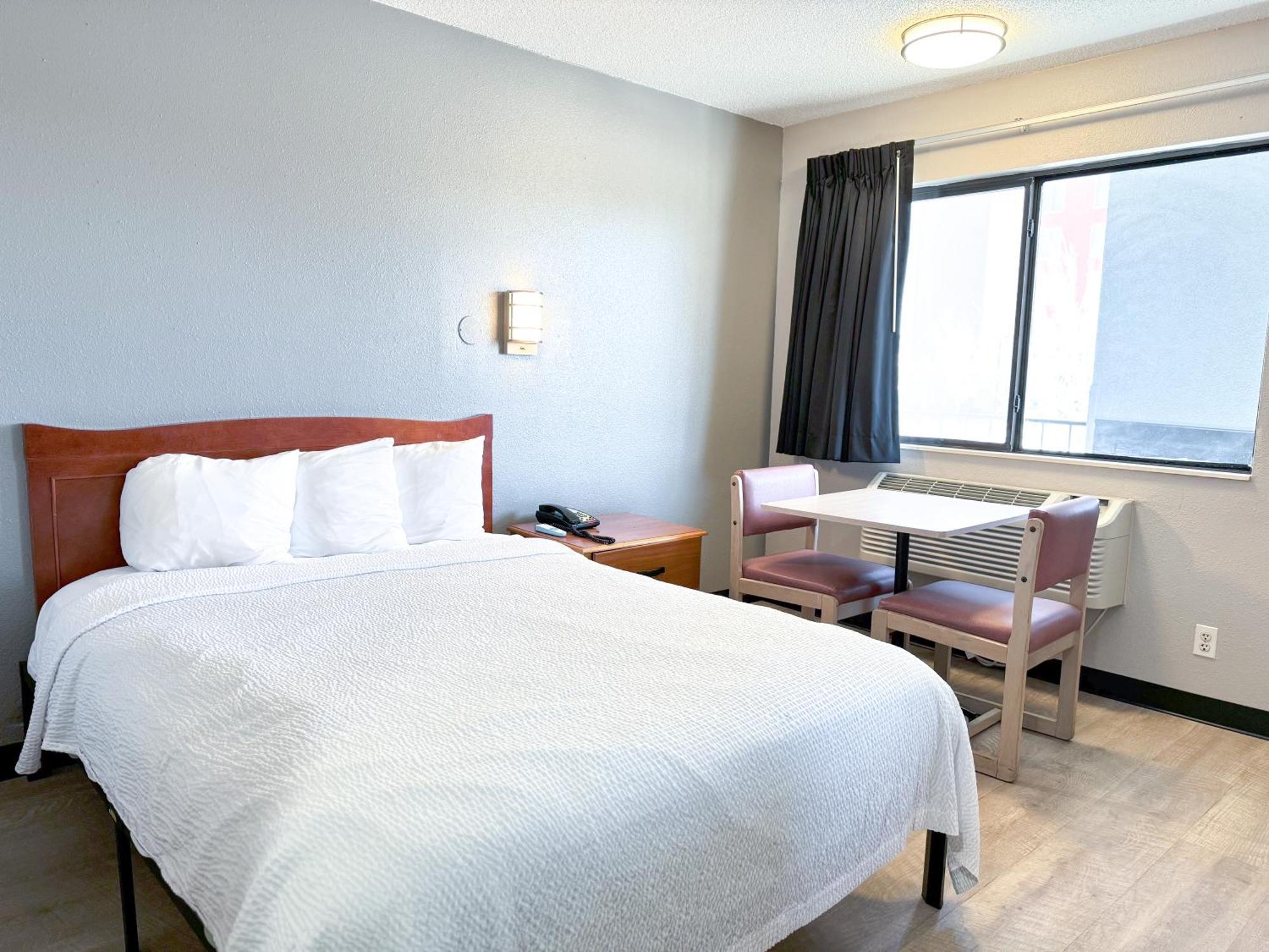 Super 7 Motel Coralville Εξωτερικό φωτογραφία