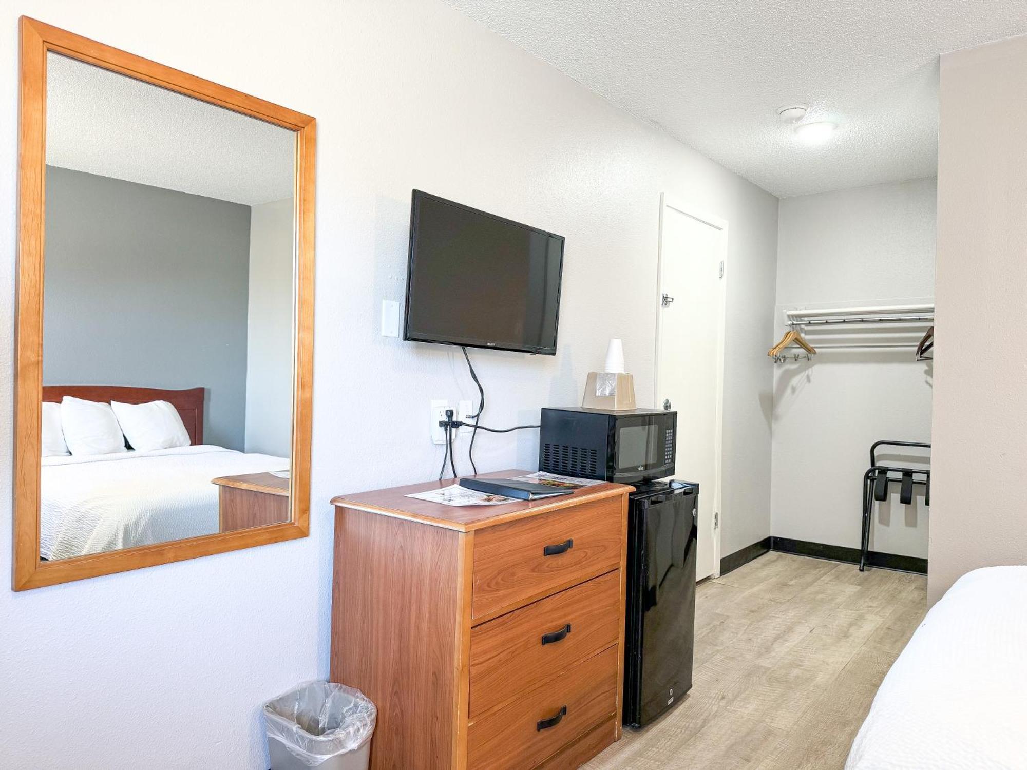 Super 7 Motel Coralville Εξωτερικό φωτογραφία