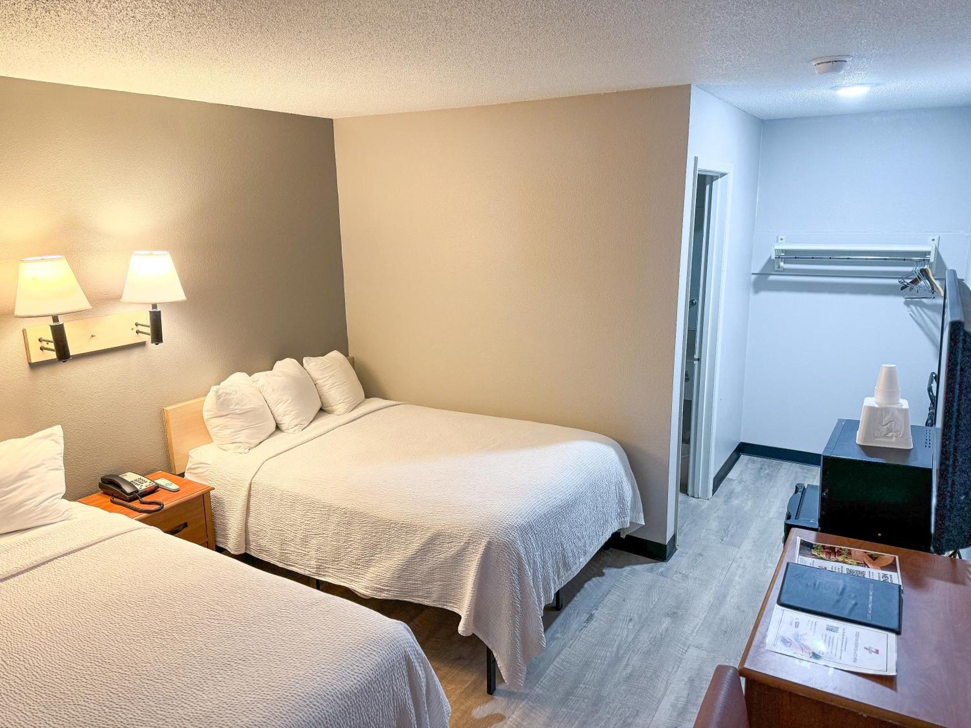 Super 7 Motel Coralville Εξωτερικό φωτογραφία
